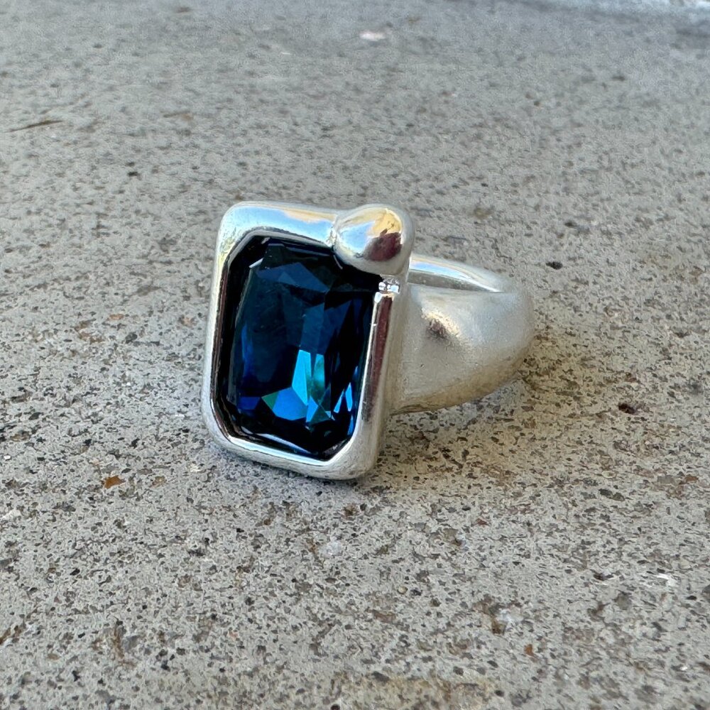 UNO de 50 UNCONVENTIONAL Ring BLUE Size 8 - New with Uno de 50 Signature Pouch